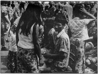http://www.klektik.com/klektik/Cambodia_1975_files/droppedImage_1.jpg